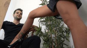 Ti eccitano le belle gambe eh ? - Nice legs turn you on, huh? (MP4 - MOBILE VERSION)