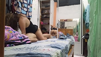 LA MAS ZORRA DE MI BARRIO!! ELLA MONTA MI PENE COMO UNA MUJER SEDIENTA DE SEXO. TENIENDO SEXO DELICIOSO CON LA MUJER MADURA MAS INFIEL DE MI BARRIO. MI MADRASTRA ES UNA ZORRA OFRECIDA Y ME LA FOLLO. PORNO REAL CASERO