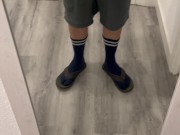 Polla grande frente al espejo de una persona especial