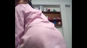 Esposa negra le baila al amante para que la llene de leche en cama matrimonial