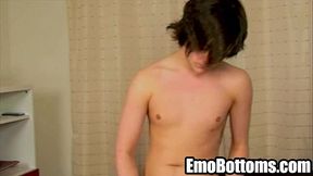 Emo twink Sandy Jenkins playing with his hard cock