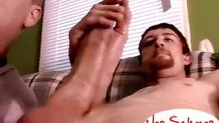 Ungt tonårs gaypar njuter av stor kuk avsugningar och anal bultande