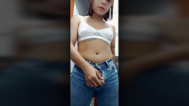 TS Angelique - I'm peeing through my jeans zip