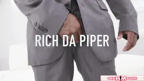 Stud Rich Da Piper Gets His Feet Worshiped By Paisley Paige!