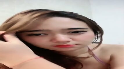 Pesona Host Idaman Pita Cantik Imut Belahannya Dream