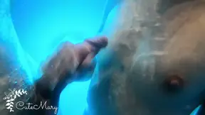 SEX IN POOL ON HOLIDAY - HUGE UNDERWATER CUMSHOT