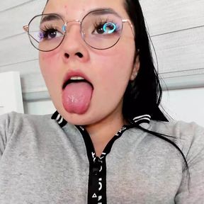 Sexy Colombian Pavlova Colucci with the face of an innocent girl and wearing glasses shows you her wet and slimy pussy,