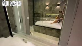 fui fazer um ensaio fotografico no hotel a fotografa [ marcelle herrera ] nao resistiu pediu senta gostoso no mastro