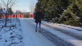 6 inch platform high heels pumps on ice, high heels on slippery ice, slippery high heels