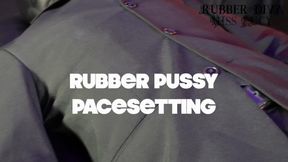 Rubber Pussy Facesitting !!!