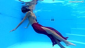 Underwater Naked Chick Getting Horny - Hermione Ganger