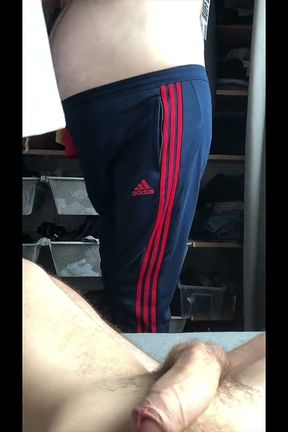 Casually Wanking While Stepdaddy Is Around