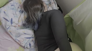 Chica de enorme culo es follada por su amigo