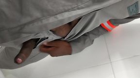 trabalhador mostra rola no vestiario
