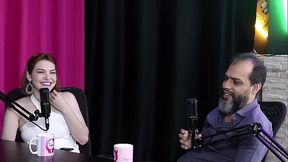 O fetiche estranho de um cliente era bater na bunda, e acha complicado fazer o ballbusting, e a proposta pro liberal... - Reh Queen &amp_ Kstro (SHEER/RED)