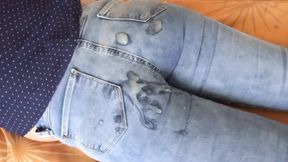 I finally managed to enjoy my beautiful sister-in-law and I made her a cumshot on her big ass with my jean on