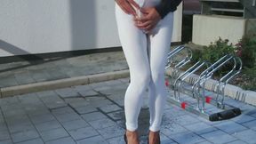 Pissing in Leggings