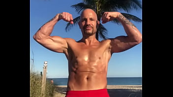 OUTSIDE FLEXING AT BEACH MAXXX LOADZ