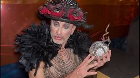 Noite de Halloween no Hot Cruising Bar com v&aacute_rios machos roludos e me deram muito leitinho quente