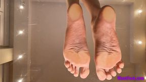 Desdemona Soles on Glass - Giantess - HD MP4