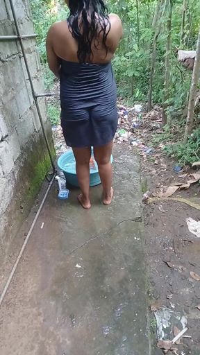 Sri Lanka House Wife Bathing Video