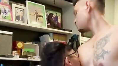 Gay Chinese Muscle Student Makes Accountant Invited By Guy To Fuck