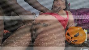 orgasmo de halloween: negao goza na buceta peluda dela.