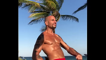 BEACH BODY PORNSTAR