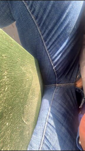 Pussy pleasure in a park