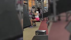 Gym babe flaunts ass in hot pink shorts