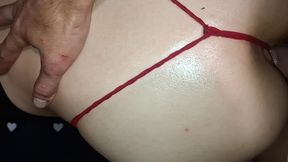 me coje de perrito con mi tanga de hilo.