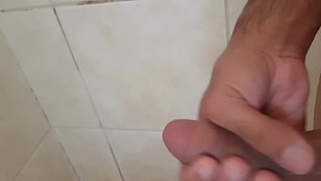 Batendo uma no banho de novo, rola molhada