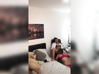 I've sex with my hot girlfriend in a hotel in the city.