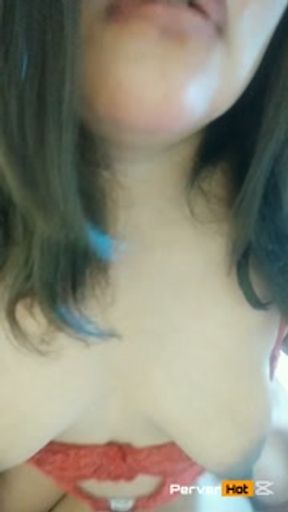 Çon la esposa de mi amigo le dejo la boca llena de semen