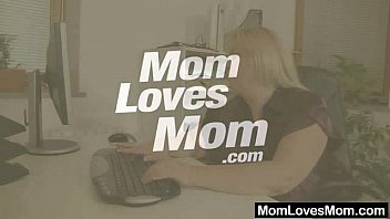 Amateur-mom loves housewife plus shag toys