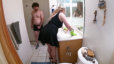 Free use stepmom fucked while cleaning the bathroom