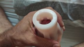 Gozando muito nos meus p�s com uma buceta artificial de silicone