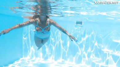 Ukrainian milf flashes her juicy body by the pool