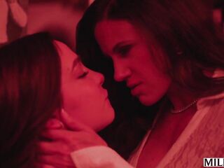 MILFY Seductive Photographer Penny Barber Shares A Schlong With Her Her Model Rissa May In Sexy 3some