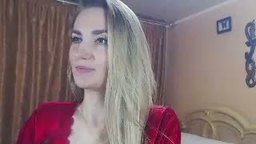 Stunning Blonde Chats with Viewer