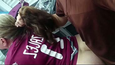 En el local de una madura follando sin hacer ruido