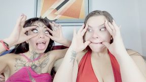 A FANTASTIC BATTLE OF SILLY FACES BETWEEN FRIENDS - BY BABE AND GABRIELA BLOND - CLIP 2