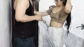 Kichen me naukrani ke gand me jabar dasti land daal diya