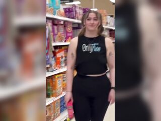 Sexy PAWG Flashes Melons At Grocery Store