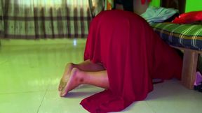 big ass saudi hot stepmom stuck under bed with red abaya & without pant & open big ass and huge wet pussy