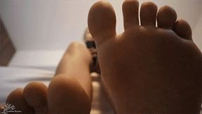 Unaware Girl SITS on Shrunken Lost Roommate