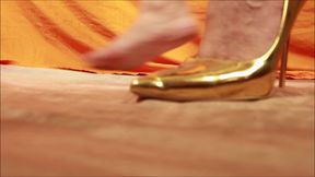 Giantess Shows off Gold High Heels