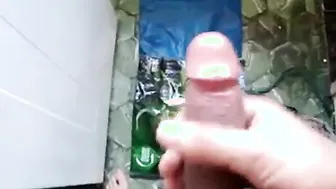 Latin amateur shoots a thick cumshot after public handjob