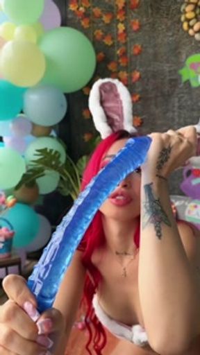 johana orozco with her big easter egg