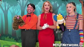 Handyman freeuses MILF hosts Ryan Keely and River Lyn in Skeet Street